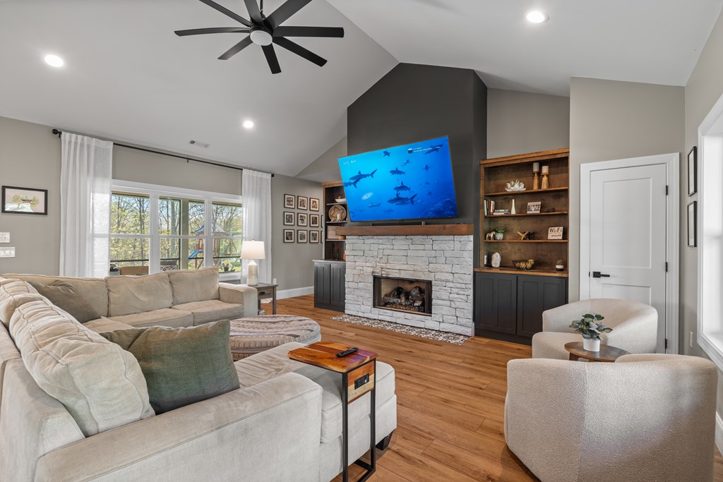 429435 Young Harris Residential