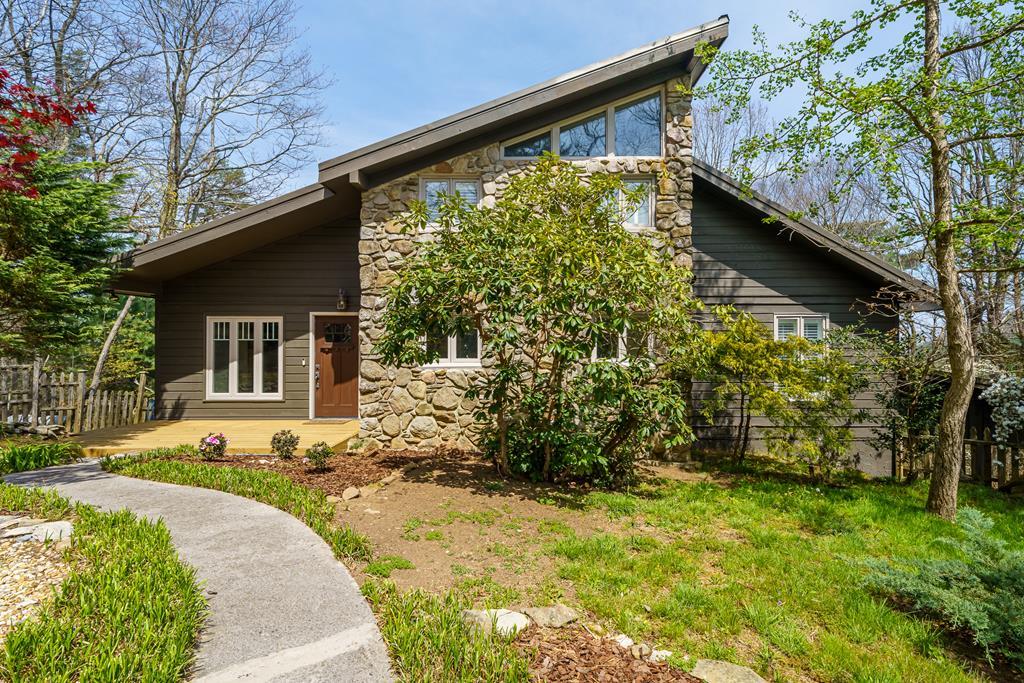 429464 Chatsworth Residential