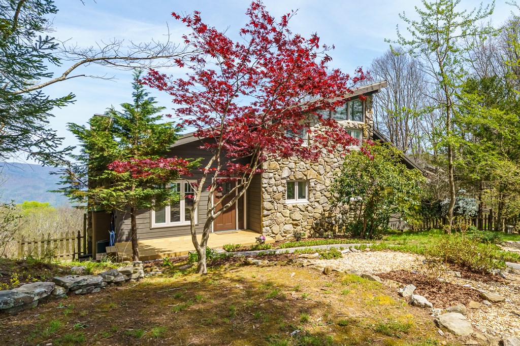 429464 Chatsworth Residential