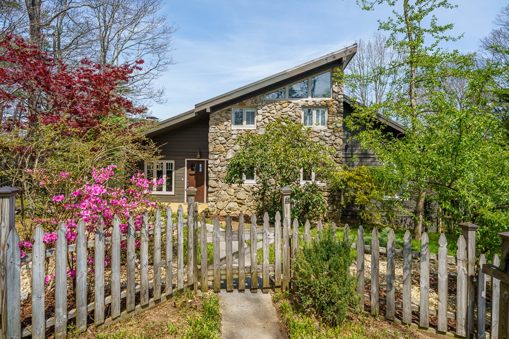 429464 Chatsworth Residential