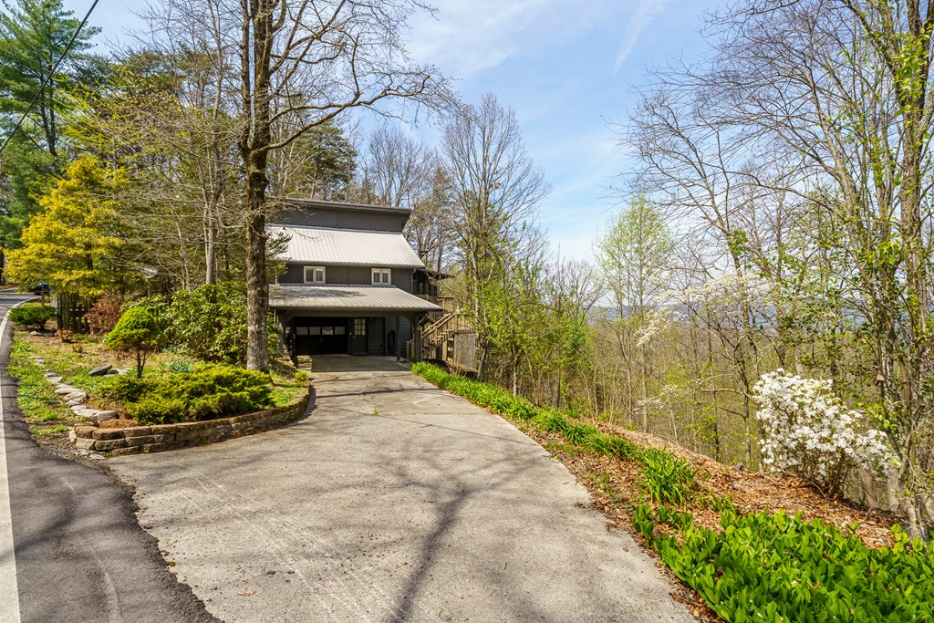 429464 Chatsworth Residential