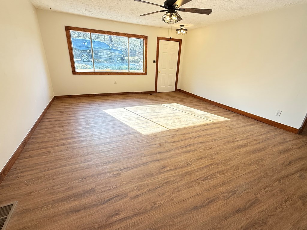 429476 Mineral Bluff Residential