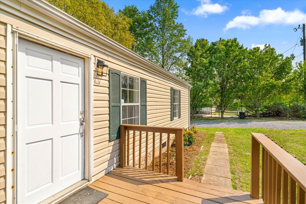 429478 Chatsworth Residential