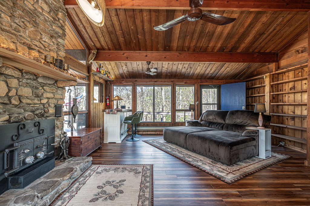 429493 Andrews Residential