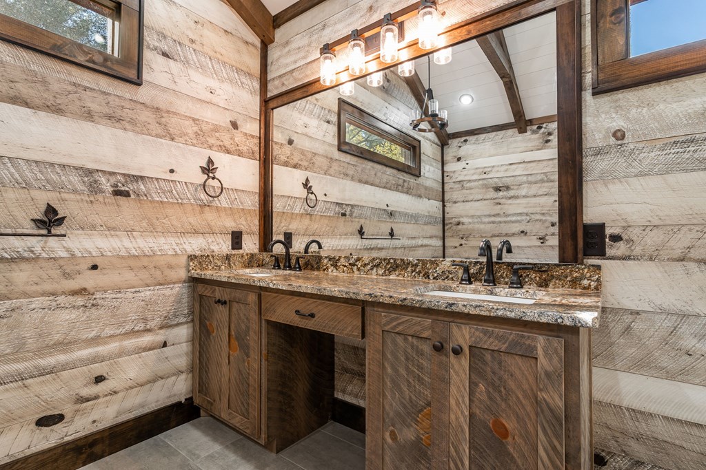 429495 Blue Ridge Residential