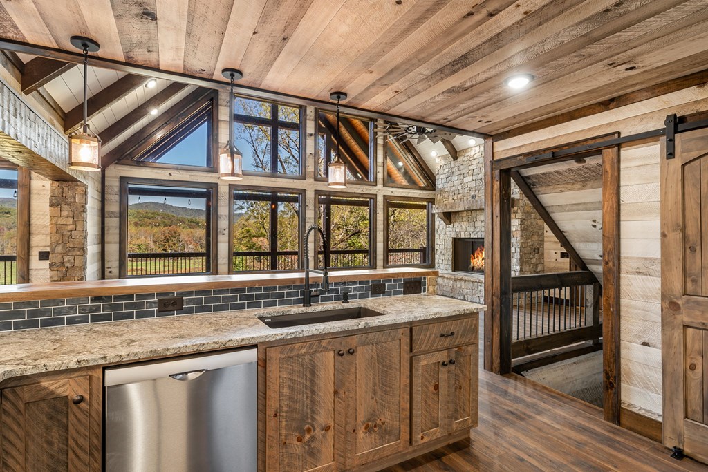 429495 Blue Ridge Residential