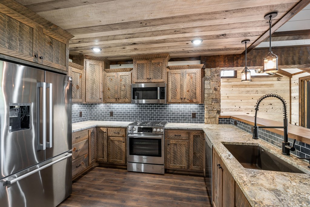 429495 Blue Ridge Residential