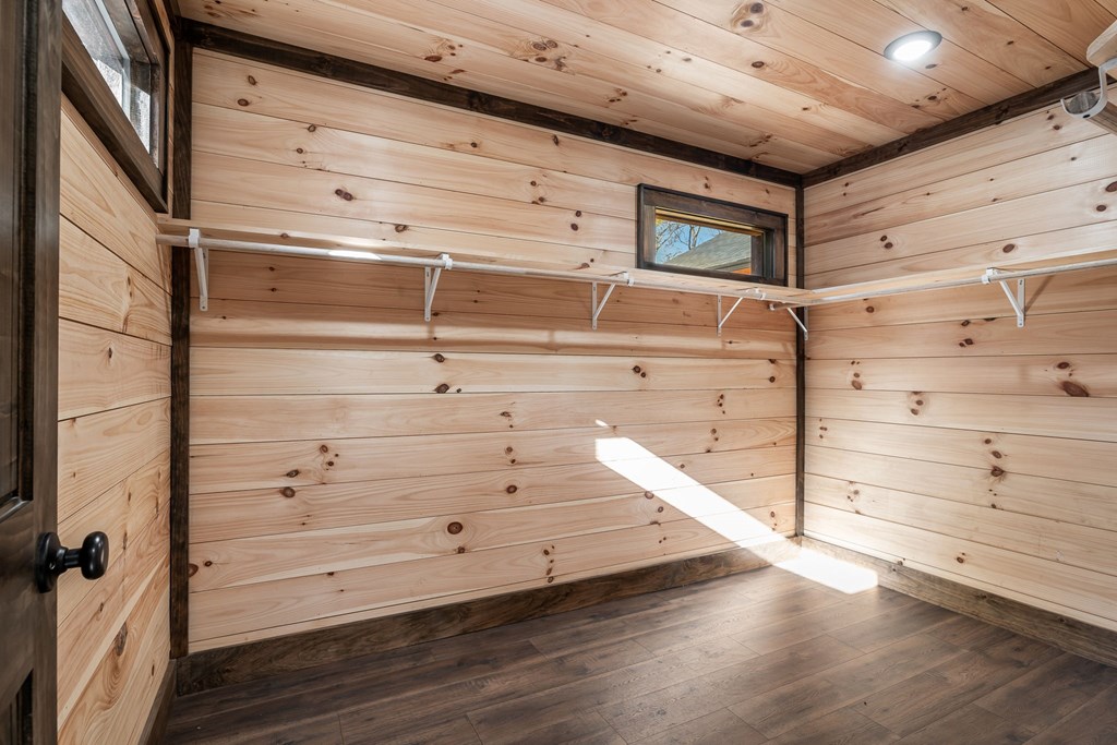 429495 Blue Ridge Residential