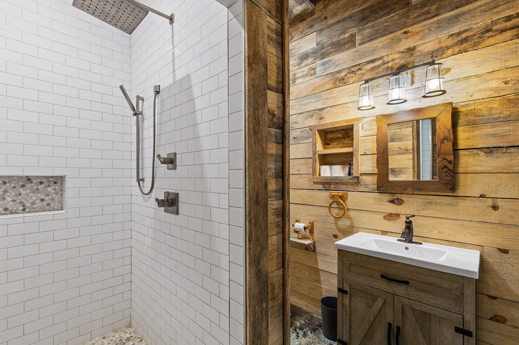 429498 Mineral Bluff Residential