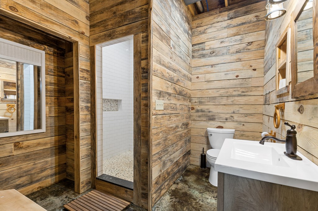 429498 Mineral Bluff Residential