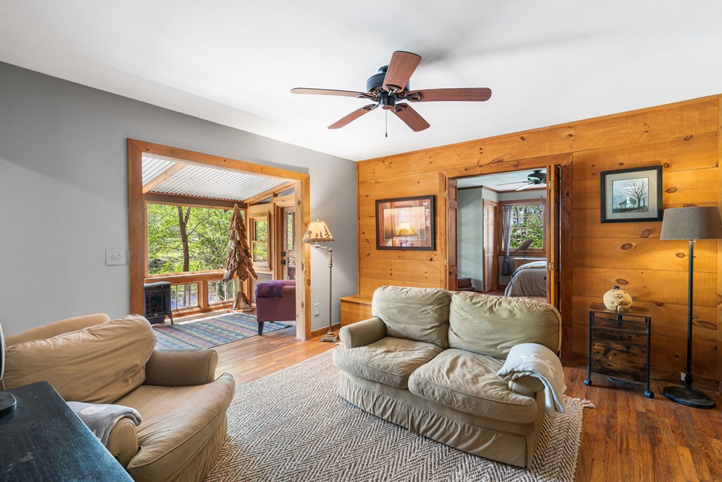 429511 Hayesville Residential