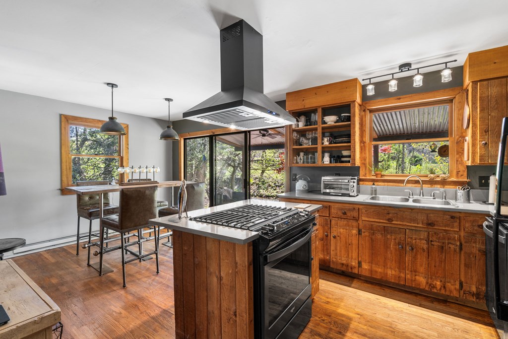 429511 Hayesville Residential