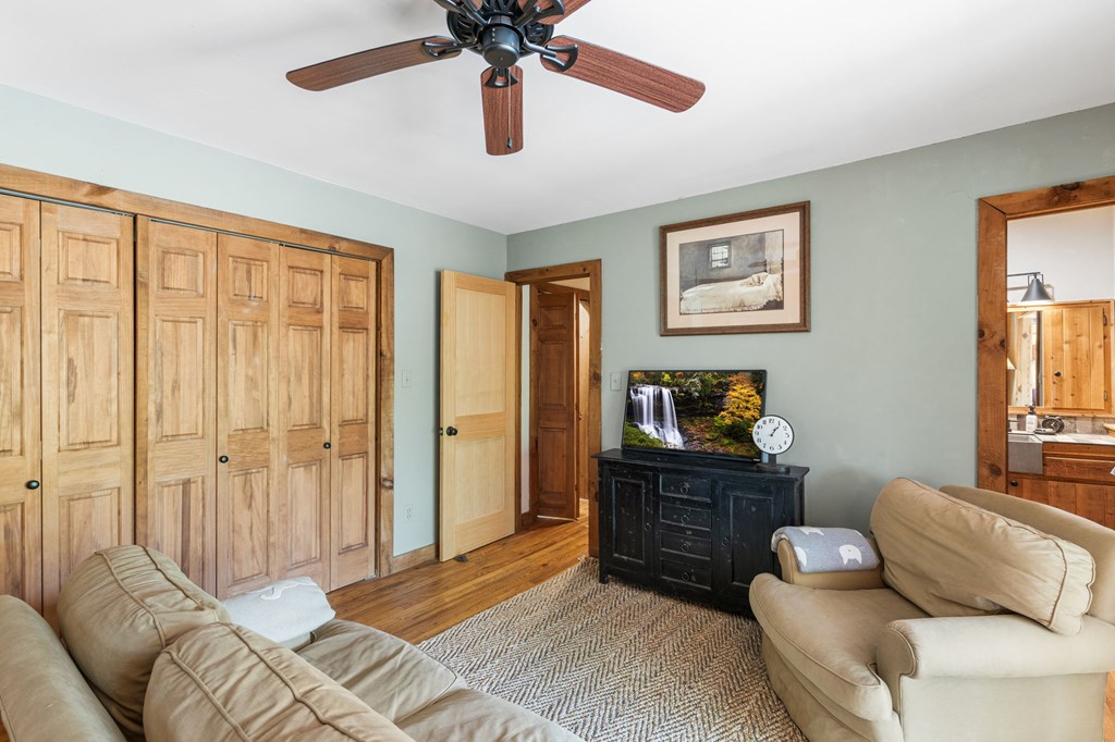 429511 Hayesville Residential