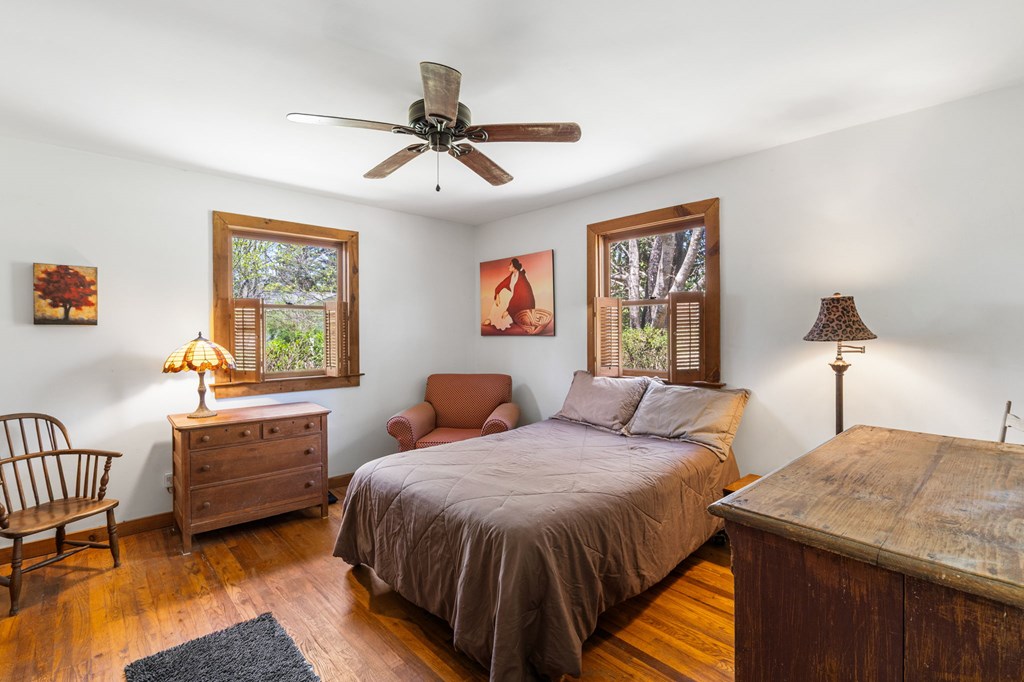 429511 Hayesville Residential