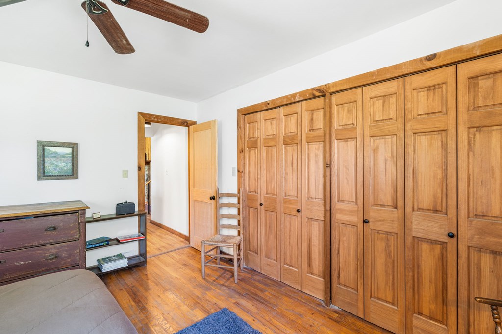 429511 Hayesville Residential