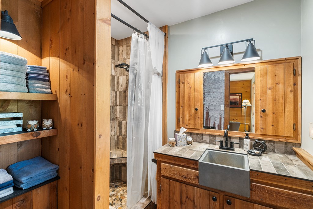 429511 Hayesville Residential