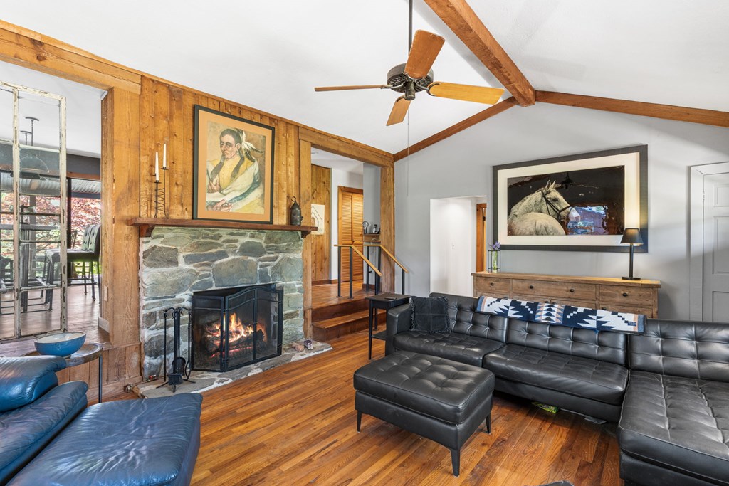 429511 Hayesville Residential