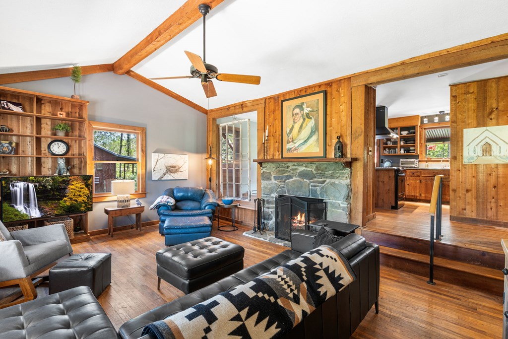 429511 Hayesville Residential