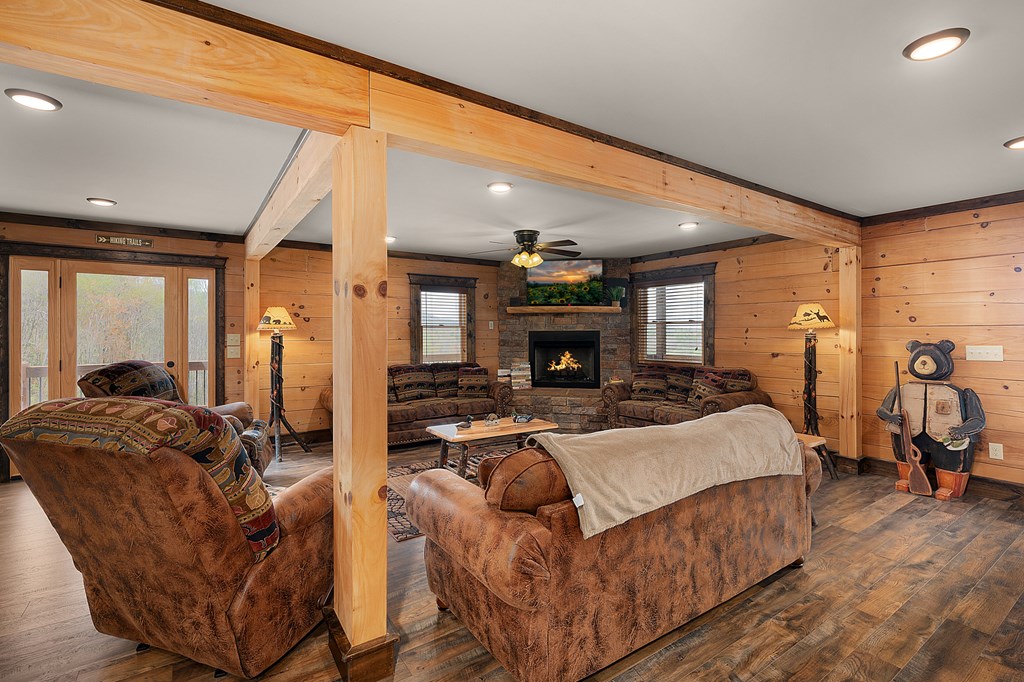 429523 Blue Ridge Residential