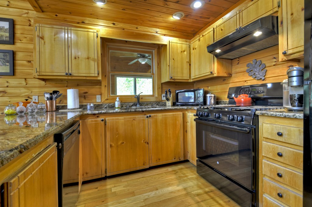 429557 Mineral Bluff Residential