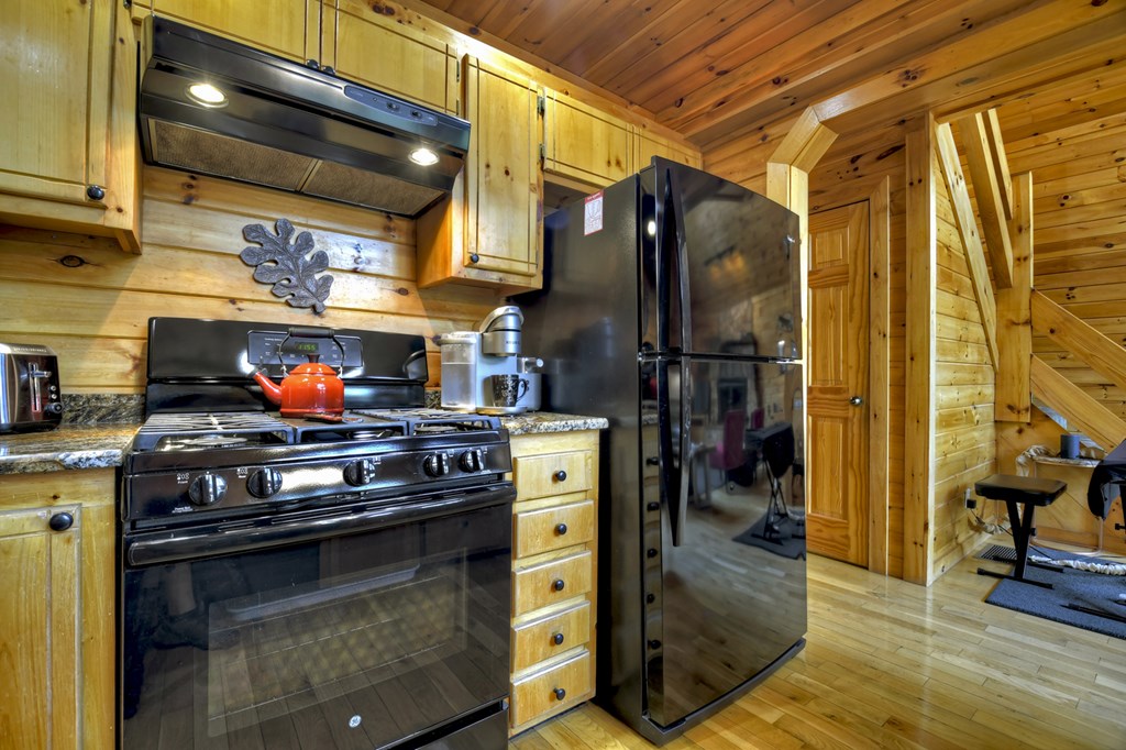 429557 Mineral Bluff Residential