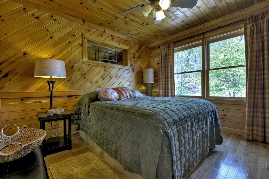 429557 Mineral Bluff Residential