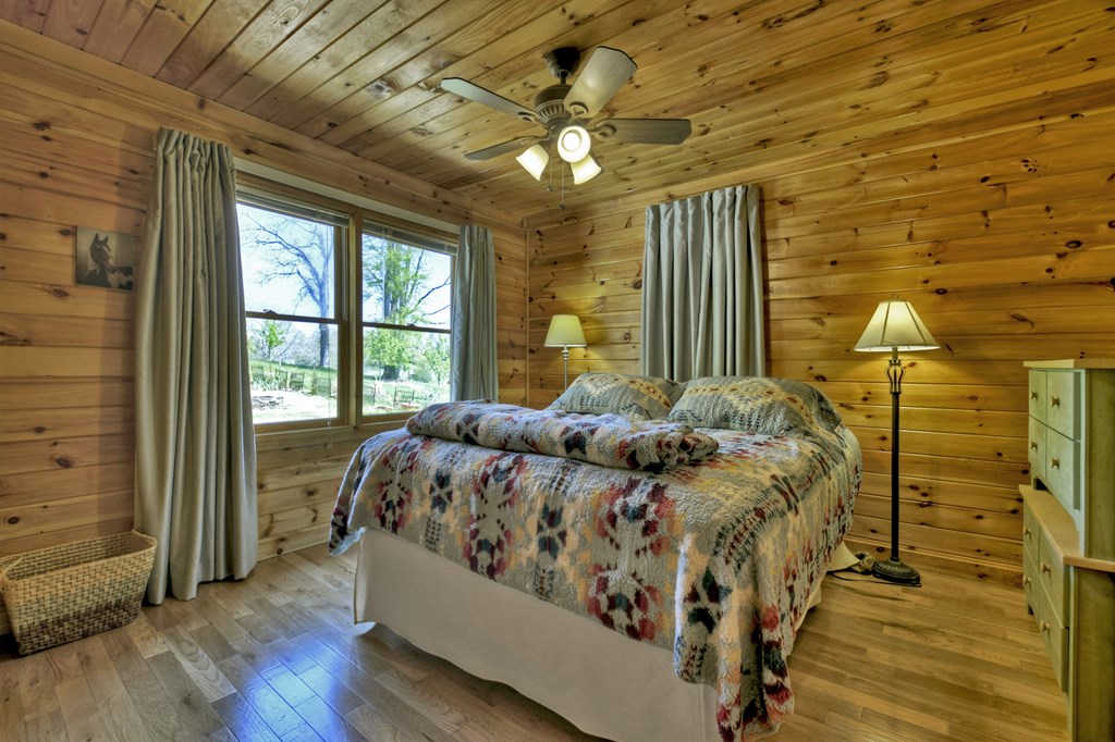 429557 Mineral Bluff Residential