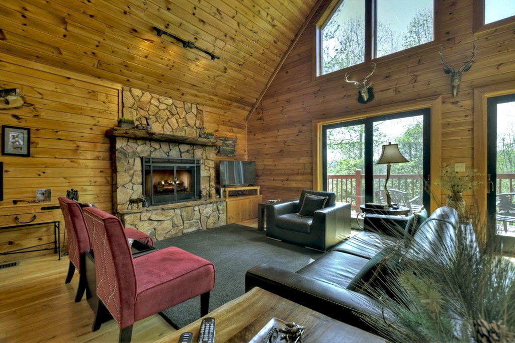 429557 Mineral Bluff Residential