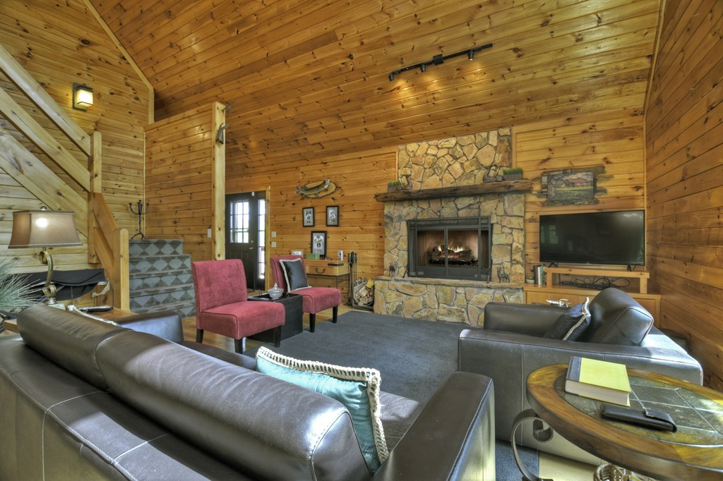 429557 Mineral Bluff Residential