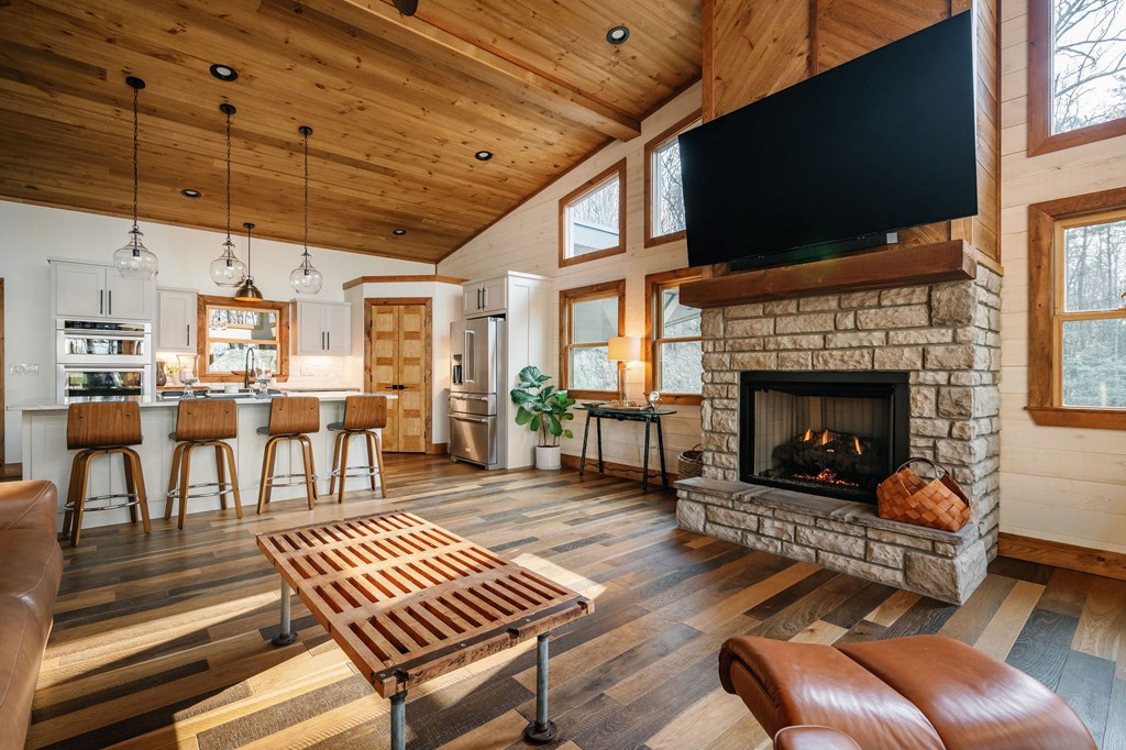 429565 Mineral Bluff Residential