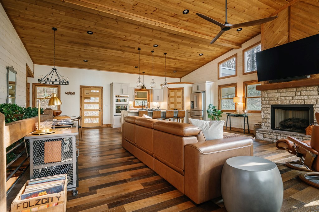 429565 Mineral Bluff Residential