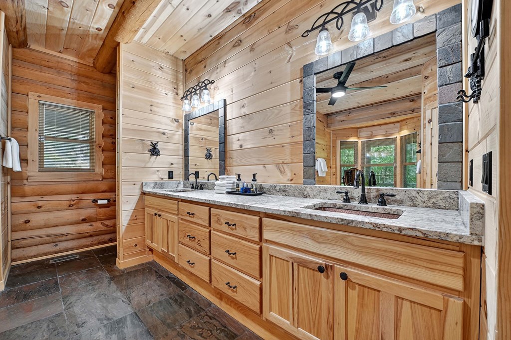 429588 Mineral Bluff Residential