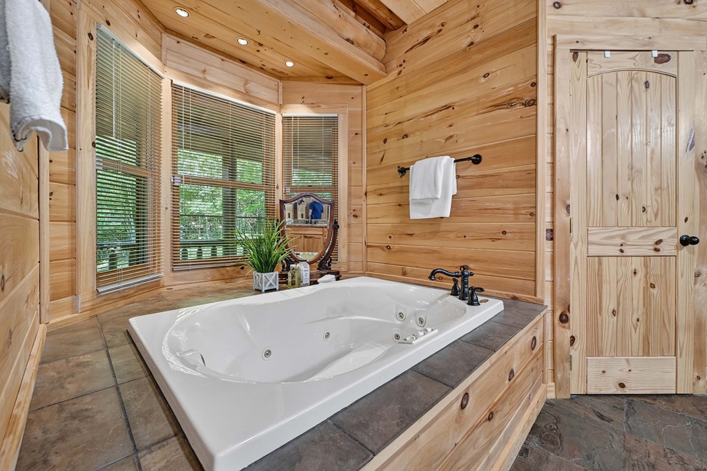 429588 Mineral Bluff Residential