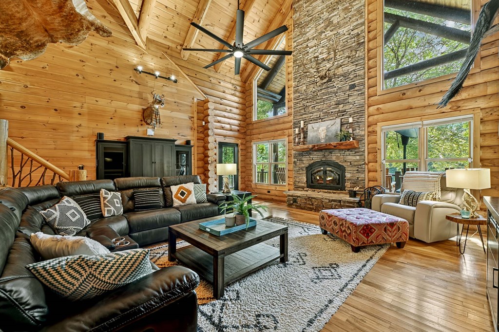 429588 Mineral Bluff Residential