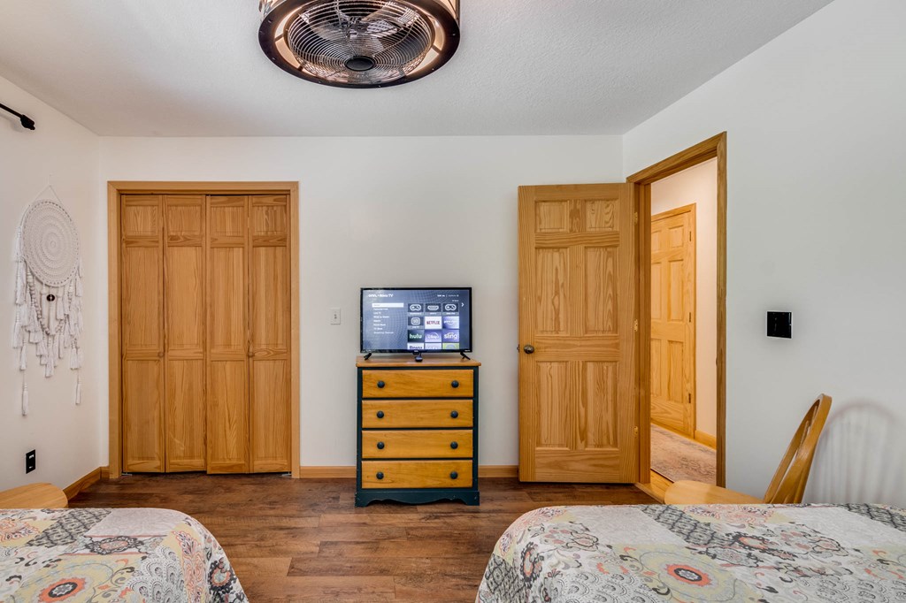 429612 7066699266 