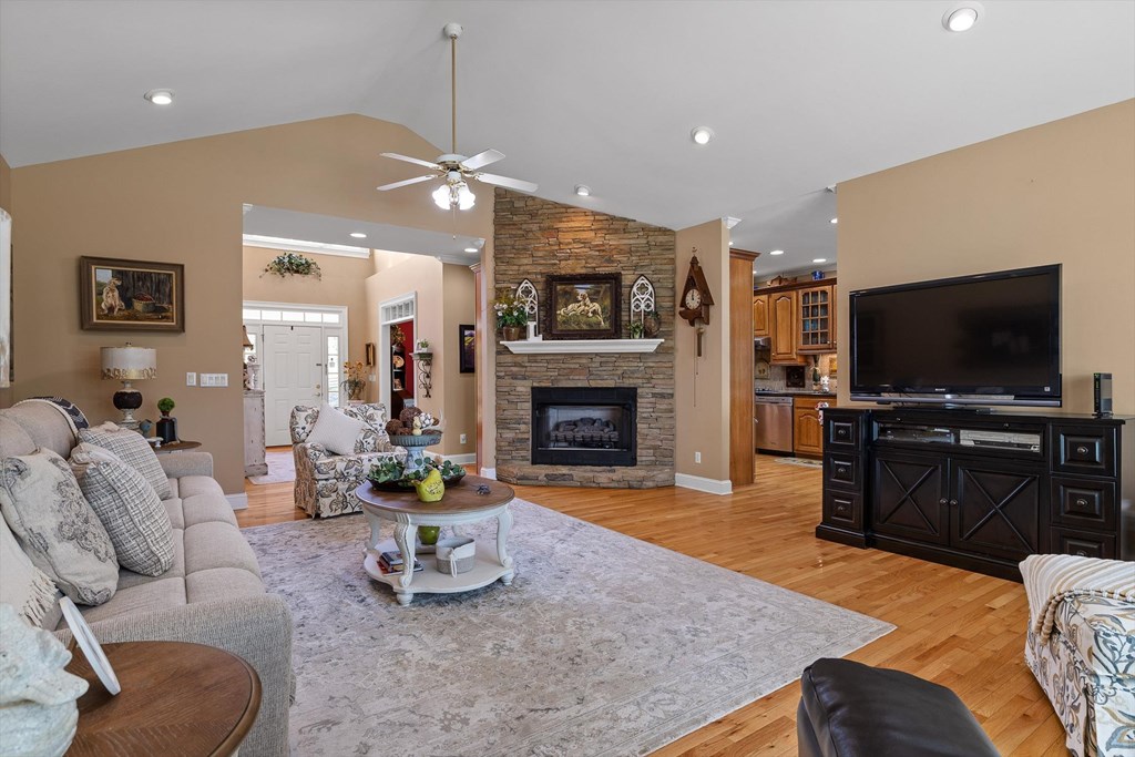 429675 Chatsworth Pending