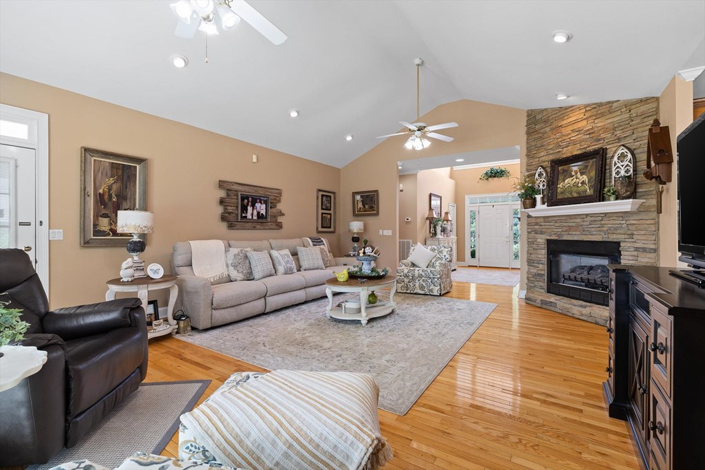 429675 Chatsworth Pending