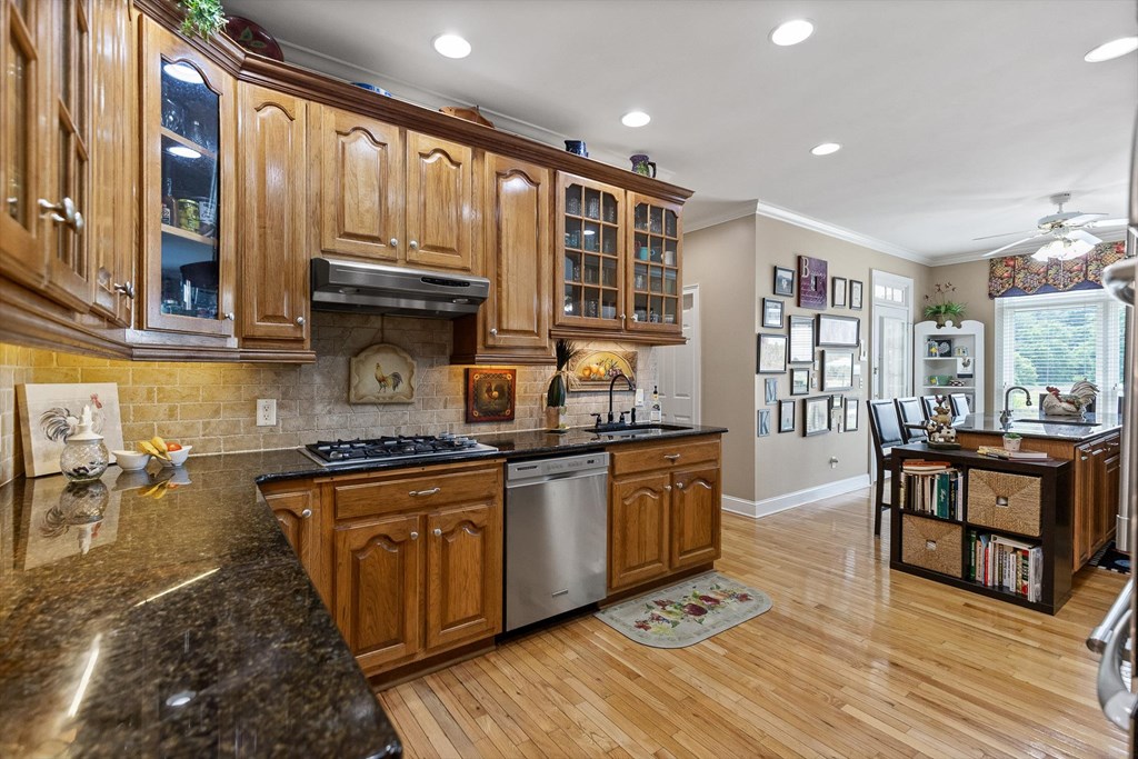 429675 Chatsworth Pending
