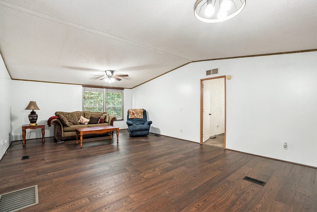 429697 Chatsworth Residential