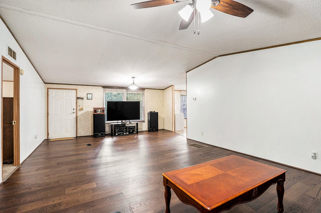 429697 Chatsworth Residential