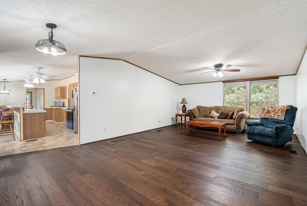 429697 Chatsworth Residential