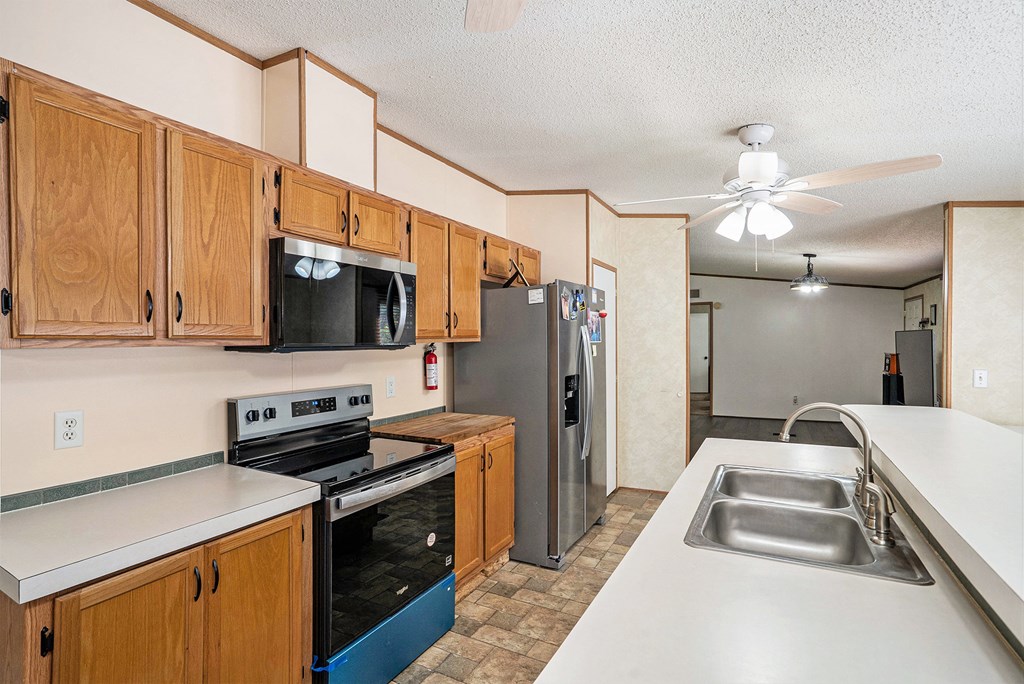 429697 Chatsworth Residential