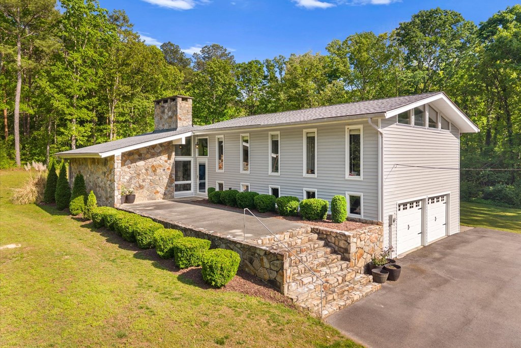 429772 Chatsworth Residential