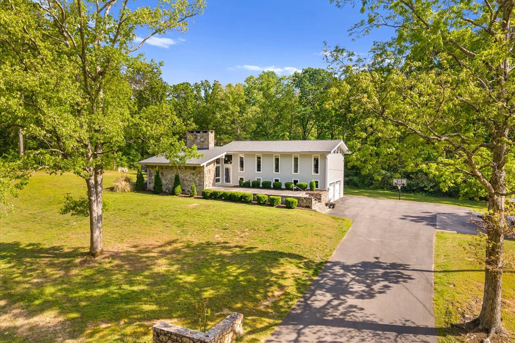 429772 Chatsworth Residential