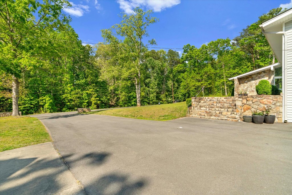 429772 Chatsworth Residential