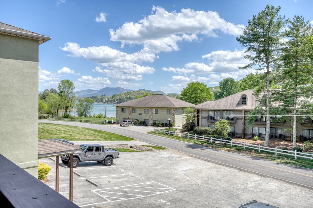 429944 Young Harris Condominium