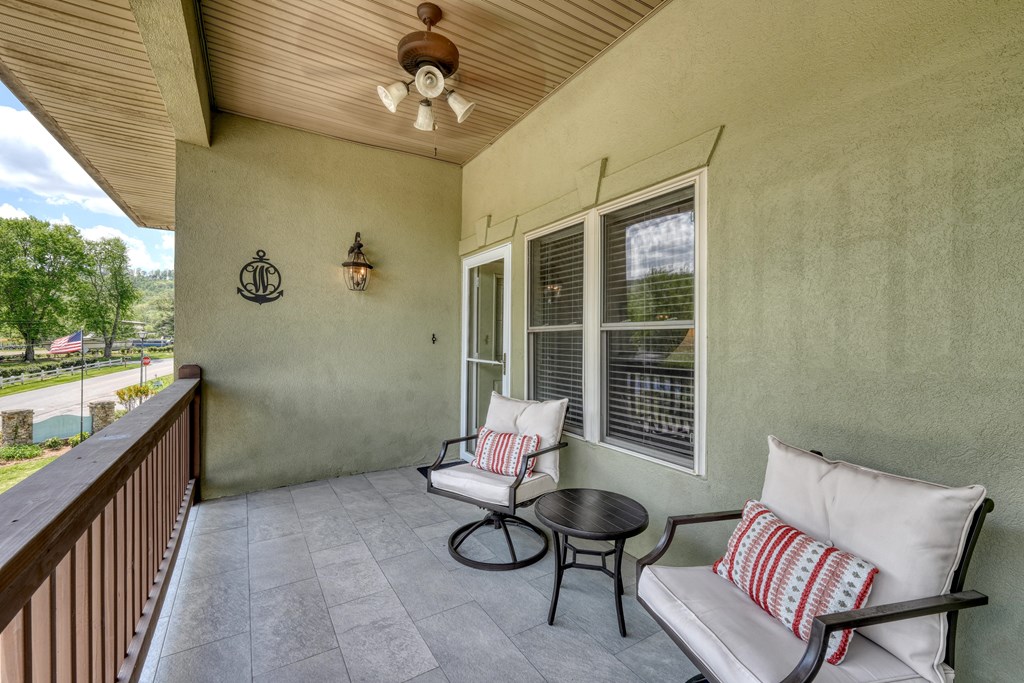 429944 Young Harris Condominium