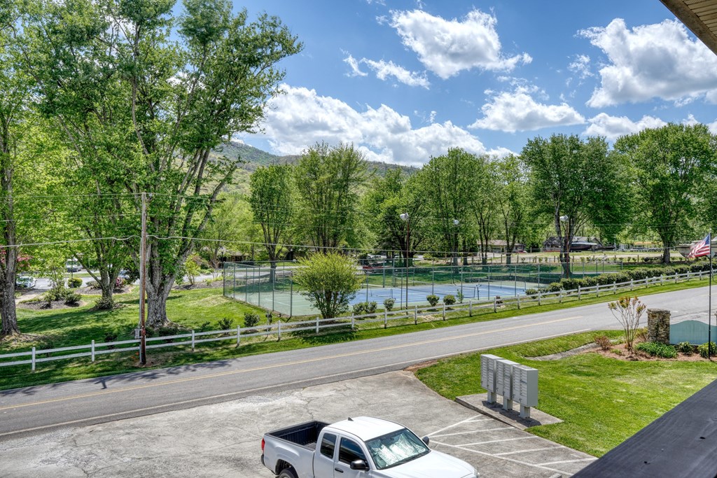 429944 Young Harris Condominium