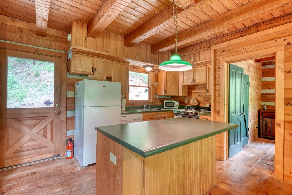 430937 Hayesville Active