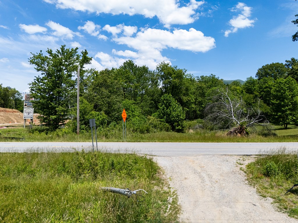431038 Blairsville
 Land